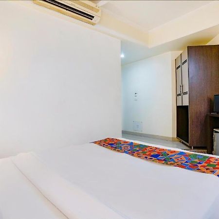 Gandharva Residency Swargate Hotel Пюн Екстериор снимка