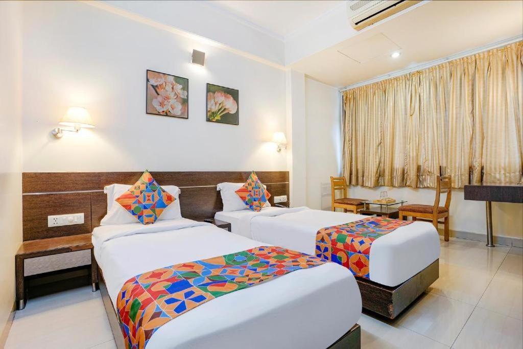 Gandharva Residency Swargate Hotel Пюн Екстериор снимка