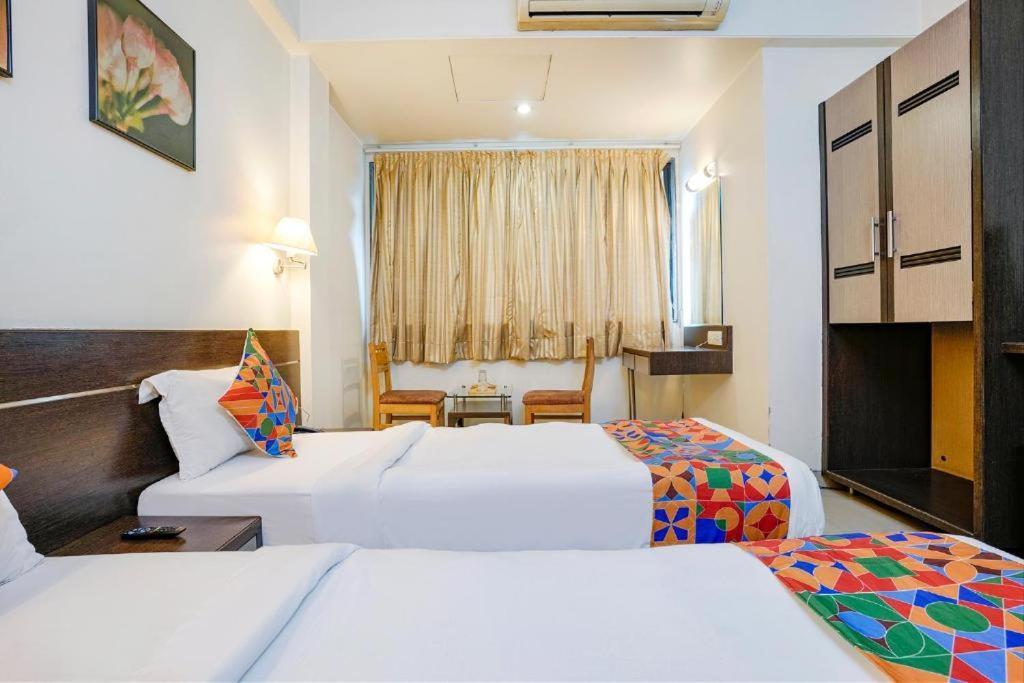 Gandharva Residency Swargate Hotel Пюн Екстериор снимка