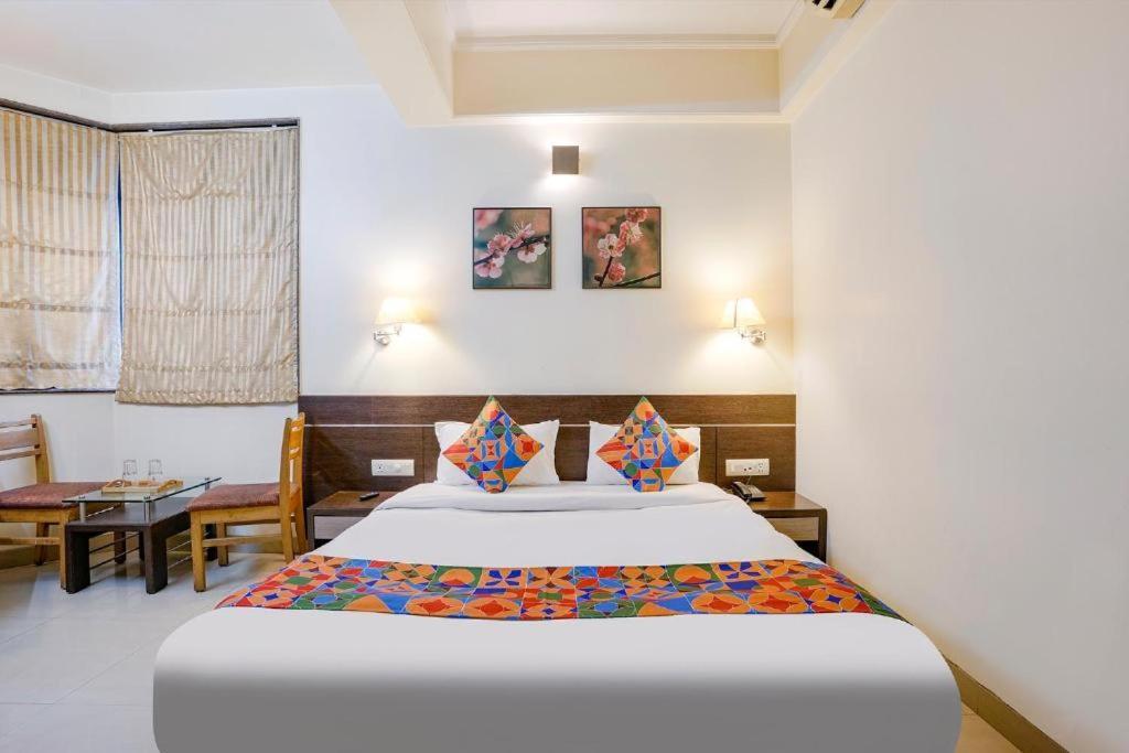Gandharva Residency Swargate Hotel Пюн Екстериор снимка