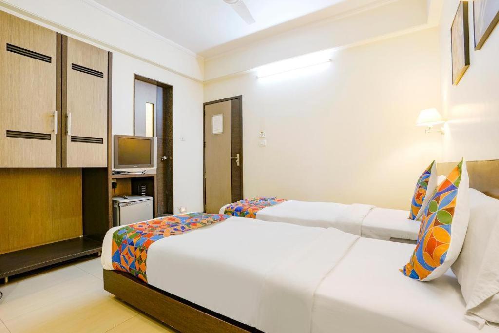 Gandharva Residency Swargate Hotel Пюн Екстериор снимка